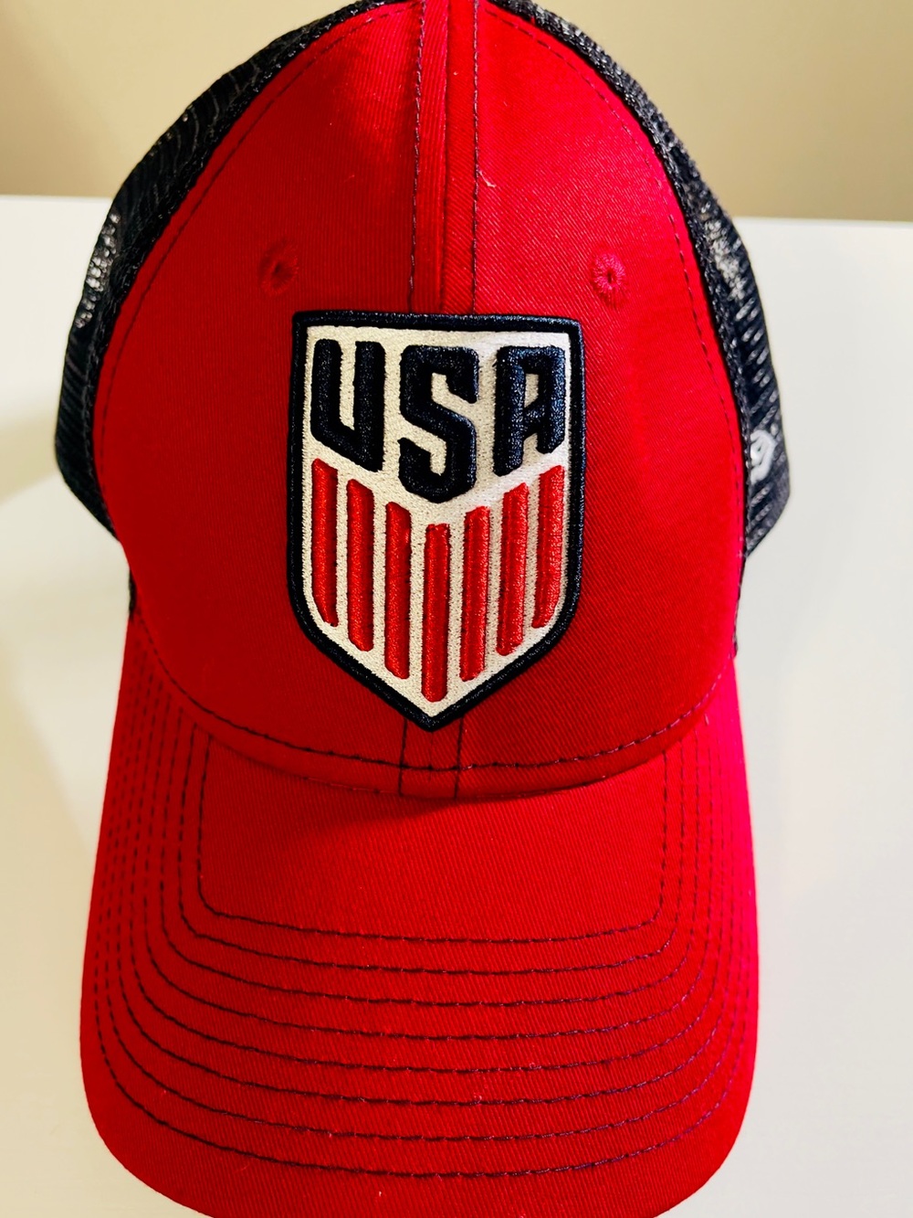 USA National Soccer Hat Cap Snap Back Mens One Size Red Navy New Era Trucker